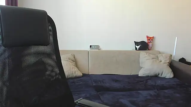 Snapshot of Ostin_meow chatting on 09-20-25, 04:35 Ostin meow online show from 09-20-25, 04:35