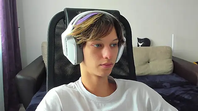 Snapshot of Ostin_meow chatting on 09-21-25, 09:00 Ostin meow online show from 09-21-25, 09:00