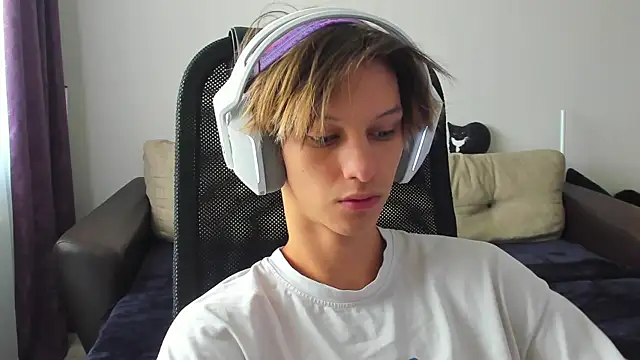 Snapshot of Ostin_meow chatting on 09-23-25, 07:11 Ostin meow online show from 09-23-25, 07:11