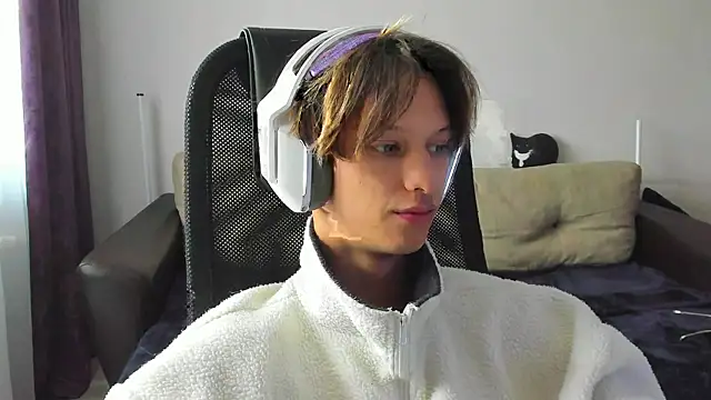 Snapshot of Ostin_meow chatting on 09-24-25, 08:17 Ostin meow online show from 09-24-25, 08:17