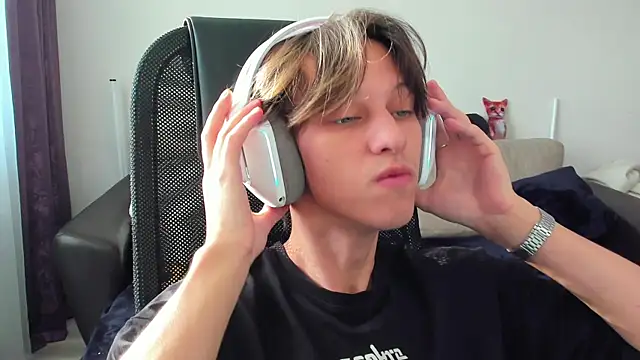 Snapshot of Ostin_meow chatting on 09-27-25, 11:04 Ostin meow online show from 09-27-25, 11:04