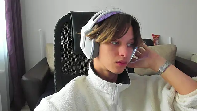 Snapshot of Ostin_meow chatting on 10-02-25, 05:47 Ostin meow online show from 10-02-25, 05:47