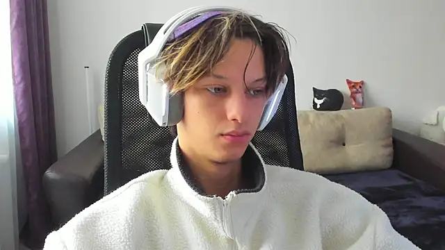 Snapshot of Ostin_meow chatting on 10-06-25, 03:26 Ostin meow online show from 10-06-25, 03:26