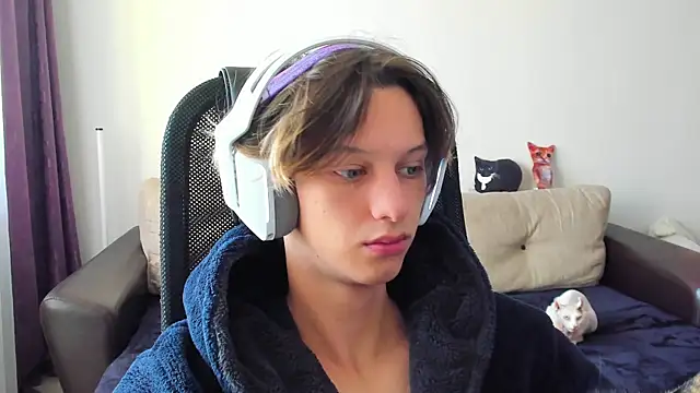 Snapshot of Ostin_meow chatting on 10-17-25, 09:12 Ostin meow online show from 10-17-25, 09:12