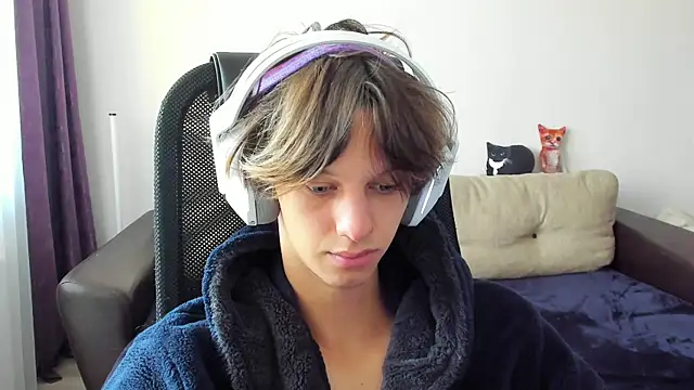 Snapshot of Ostin_meow chatting on 10-19-25, 08:37 Ostin meow online show from 10-19-25, 08:37