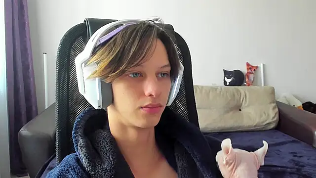 Snapshot of Ostin_meow chatting on 10-29-25, 07:21 Ostin meow online show from 10-29-25, 07:21