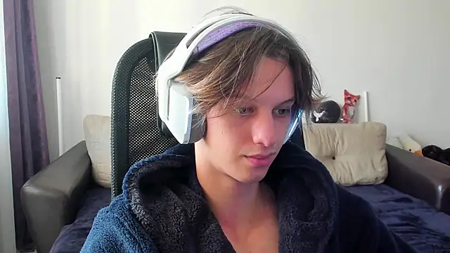 Snapshot of Ostin_meow chatting on 10-30-25, 10:06 Ostin meow online show from 10-30-25, 10:06