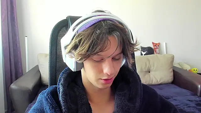 Snapshot of Ostin_meow chatting on 10-31-25, 08:04 Ostin meow online show from 10-31-25, 08:04