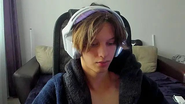 Snapshot of Ostin_meow chatting on 11-10-25, 04:00 Ostin meow online show from 11-10-25, 04:00