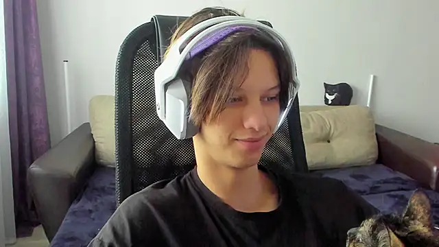 Snapshot of Ostin_meow chatting on 11-14-25, 06:34 Ostin meow online show from 11-14-25, 06:34