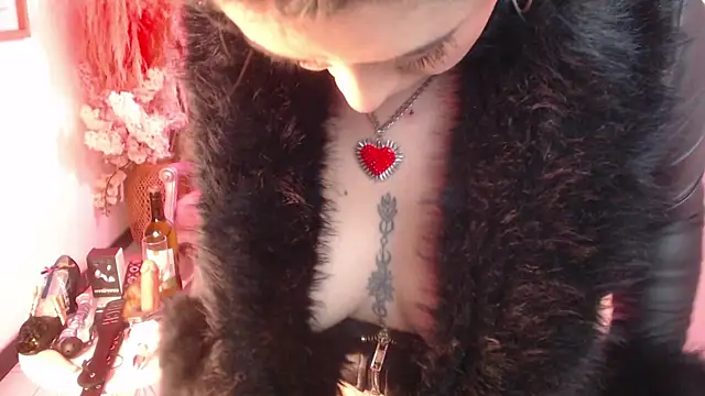 Snapshot of scarleth_blue chatting on 11-15-25, 03:04 scarleth blue online show from 11-15-25, 03:04