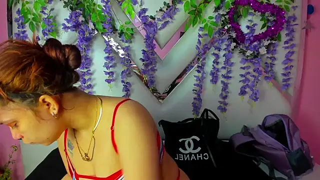 Snapshot of MelanyCarter18 chatting on 10-14-25, 01:23 MelanyCarter18 online show from 10-14-25, 01:23