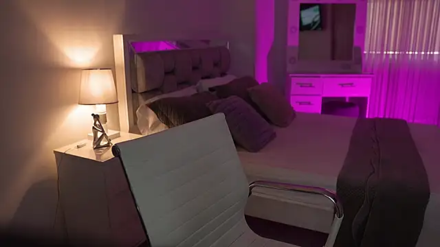 Camilaa bueno online show from 12-19-24, 09:28