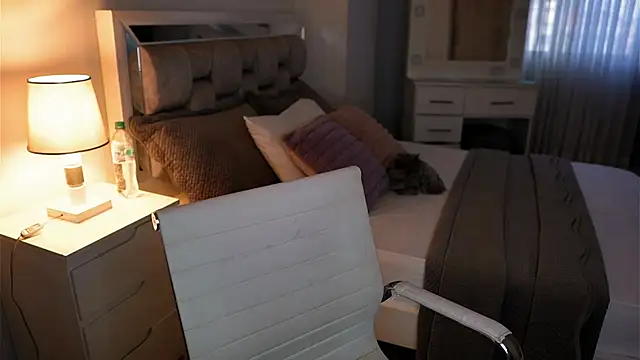 Camilaa bueno online show from 10-14-25, 10:21