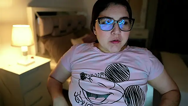 Snapshot of Camilaa_bueno chatting on 01-18-26, 12:14 Camilaa bueno online show from 01-18-26, 12:14