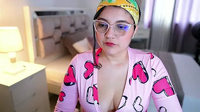 Snapshot of Camilaa_bueno chatting on 02-23-26, 07:44 Camilaa bueno online show from 02-23-26, 07:44