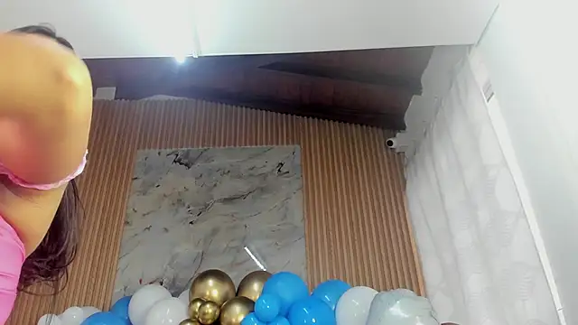 Any topless online show from 09-25-25, 11:03