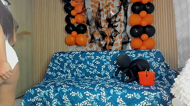 Any topless online show from 10-27-25, 11:03