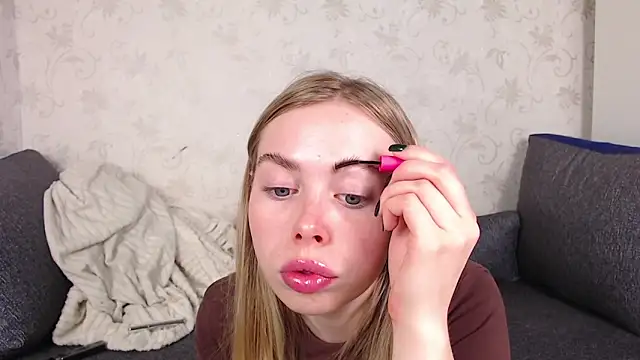 Snapshot of sofiaa_here chatting on 05-15-26, 12:17 sofiaa here online show from 05-15-26, 12:17