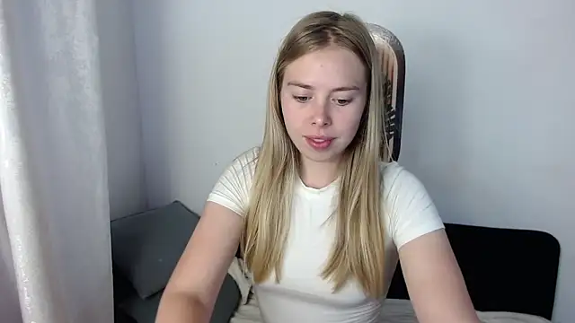 Snapshot of sofiaa_here chatting on 07-23-26, 12:02 sofiaa here online show from 07-23-26, 12:02