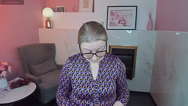 AlexandraKind online show from 02-25-25, 12:34