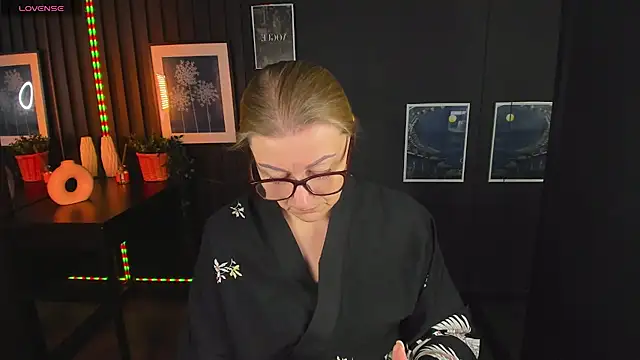 AlexandraKind online show from 03-04-25, 08:38