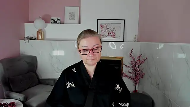 AlexandraKind online show from 10-04-25, 01:42