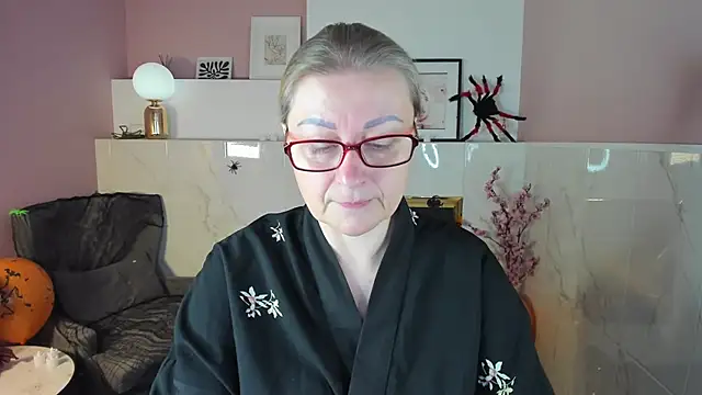 AlexandraKind online show from 10-29-25, 01:35