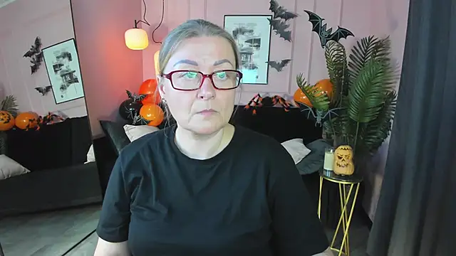 AlexandraKind online show from 10-31-25, 08:43