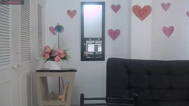 lulu 25  online show from 12-23-24, 12:30