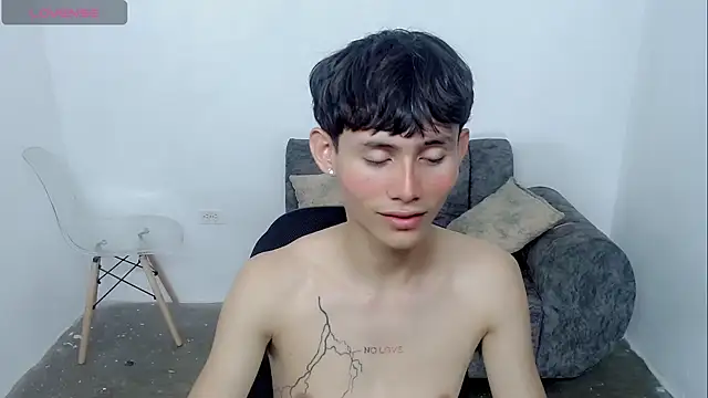 Snapshot of tanjiro_cute chatting on 12-16-24, 04:02 tanjiro cute online show from 12-16-24, 04:02