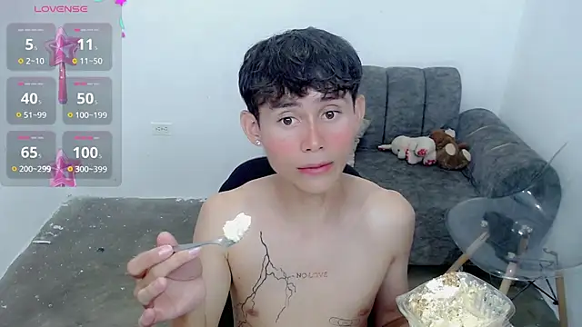 Snapshot of tanjiro_cute chatting on 12-31-24, 06:59 tanjiro cute online show from 12-31-24, 06:59