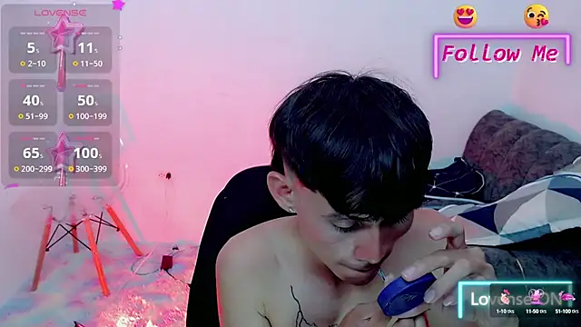 Snapshot of tanjiro_cute chatting on 01-21-25, 09:57 tanjiro cute online show from 01-21-25, 09:57