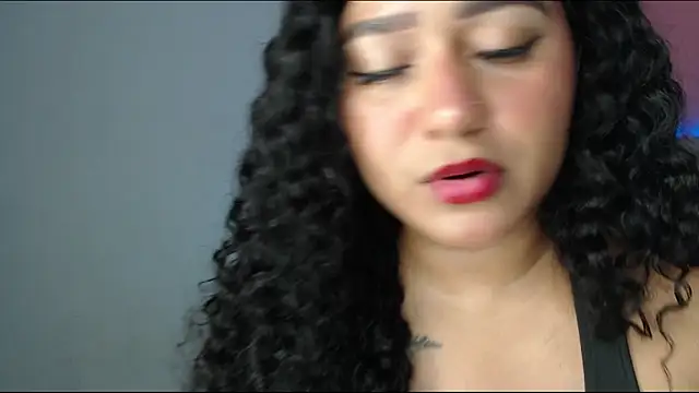 Snapshot of alinakiss chatting on 04-20-26, 10:55 alinakiss online show from 04-20-26, 10:55