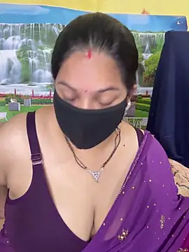 Snapshot of vinky05 chatting on 09-23-25, 03:42 vinky05 online show from 09-23-25, 03:42