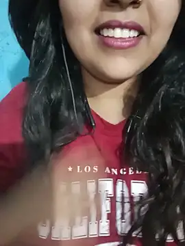 Snapshot of Love-Veronica chatting on 05-17-26, 06:04 Love-Veronica online show from 05-17-26, 06:04