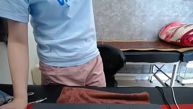 HotQueen online show from 10-30-25, 03:30