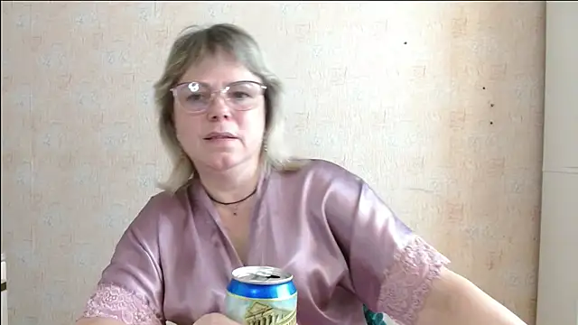 Snapshot of sweetsunset11 chatting on 06-11-26, 03:21 sweetsunset11 online show from 06-11-26, 03:21