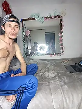 Snapshot of laura_arias018 chatting on 10-28-25, 06:06 laura arias018 online show from 10-28-25, 06:06