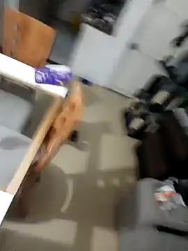 Snapshot of laura_arias018 chatting on 11-28-25, 10:45 laura arias018 online show from 11-28-25, 10:45