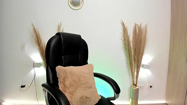 leylaclintonxx online show from 12-19-24, 04:23