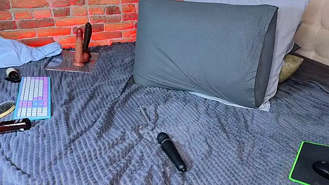 Snapshot of LinaQik chatting on 12-28-24, 05:03 LinaQik online show from 12-28-24, 05:03