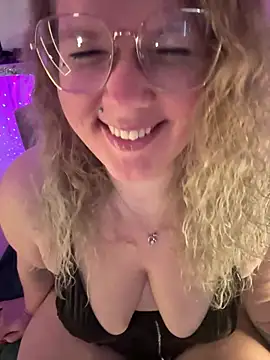 CurvyAnonymousGirl89 online show from 03-08-26, 09:24