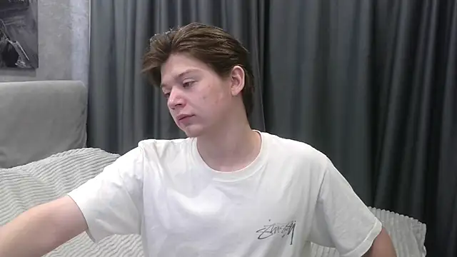 Snapshot of W_N_G_S chatting on 10-08-25, 05:05 W N G S online show from 10-08-25, 05:05