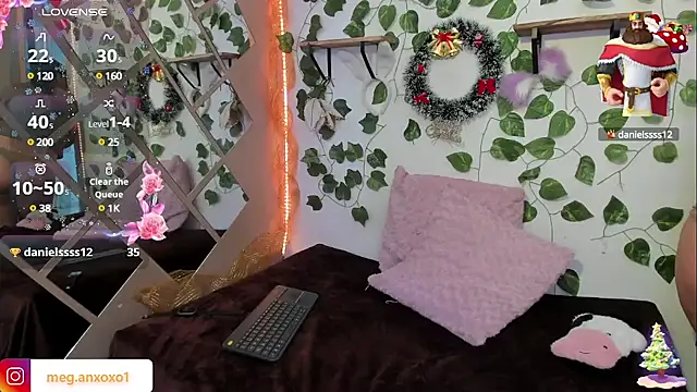 Snapshot of Megan_sophia2 chatting on 12-17-24, 05:04 Megan sophia2 online show from 12-17-24, 05:04