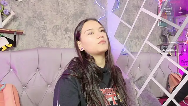 Snapshot of Megan_sophia2 chatting on 11-28-25, 01:03 Megan sophia2 online show from 11-28-25, 01:03