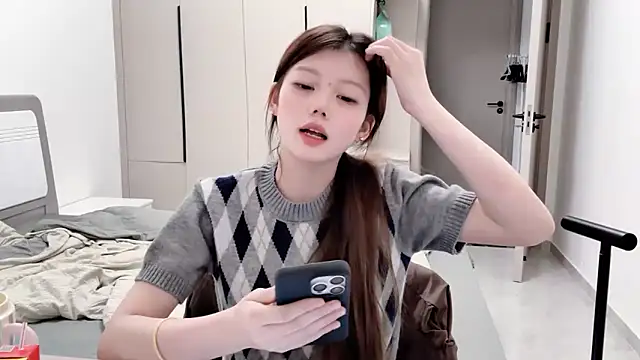 yangyang-1115 online show from 09-17-25, 04:08