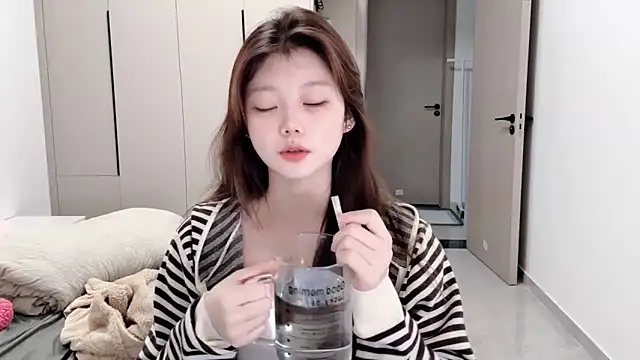 yangyang-1115 online show from 10-09-25, 04:54