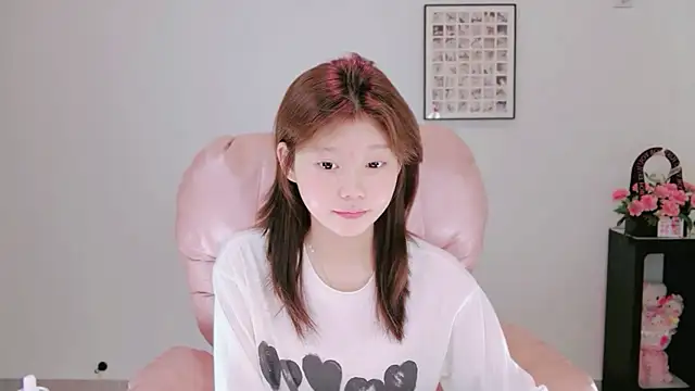 Snapshot of yangyang-1115 chatting on 05-15-26, 04:19 yangyang-1115 online show from 05-15-26, 04:19