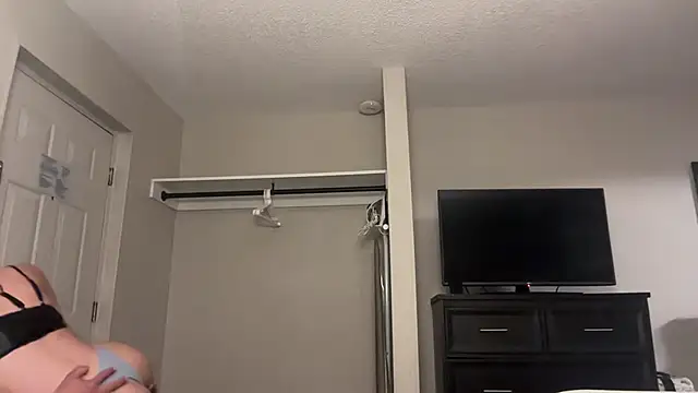 Snapshot of emilyrod01 chatting on 12-10-24, 02:05 emilyrod01 online show from 12-10-24, 02:05